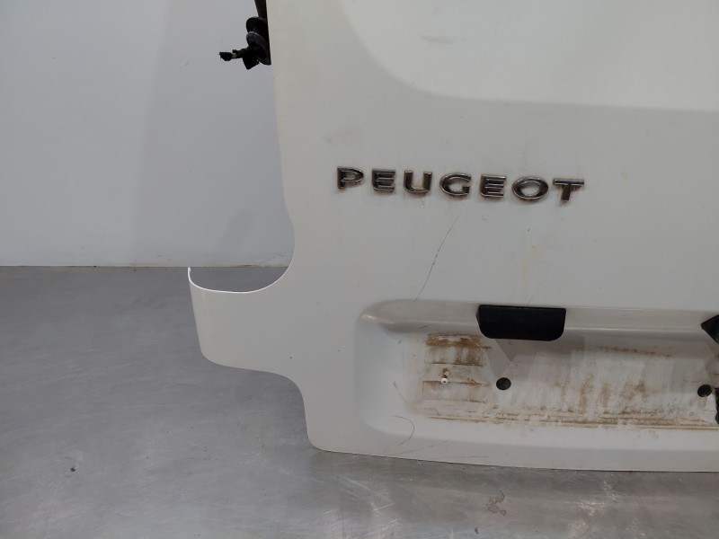 Recambio de puerta trasera izquierda para peugeot partner kasten active referencia OEM IAM   