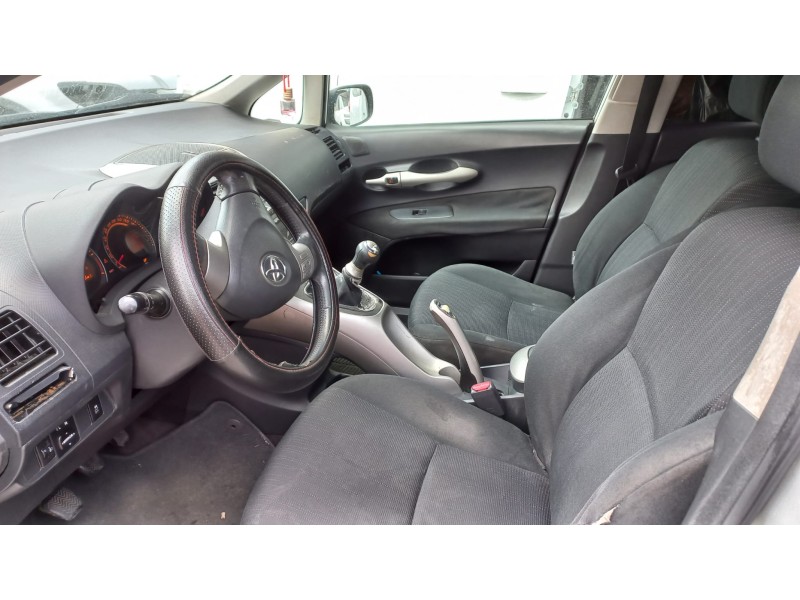 toyota auris del año 2008