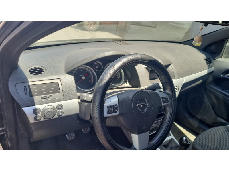 opel astra gtc del año 2008