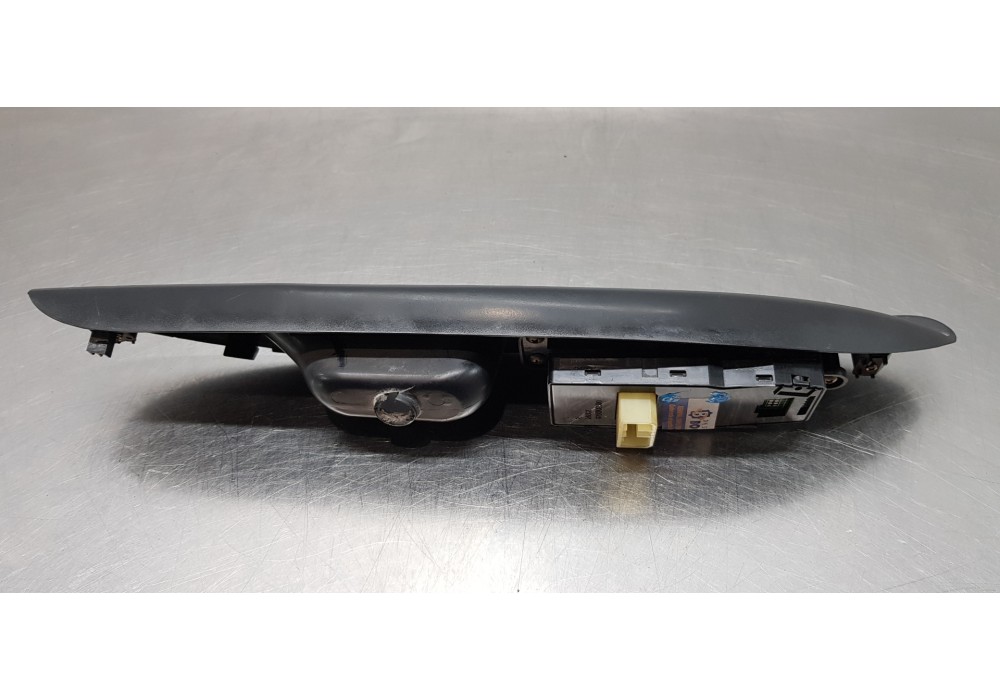 Recambio de mando elevalunas delantero izquierdo para hyundai h 1 h 1 furg.caja cerr.c. puerta referencia OEM IAM 935704A000  