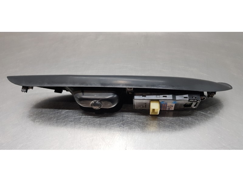 Recambio de mando elevalunas delantero izquierdo para hyundai h 1 h 1 furg.caja cerr.c. puerta referencia OEM IAM 935704A000  