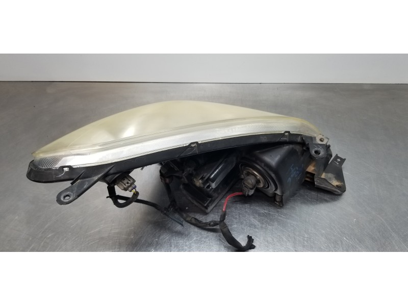 Recambio de faro izquierdo para toyota corolla verso (r1) 1.8 luna referencia OEM IAM 811700F010  