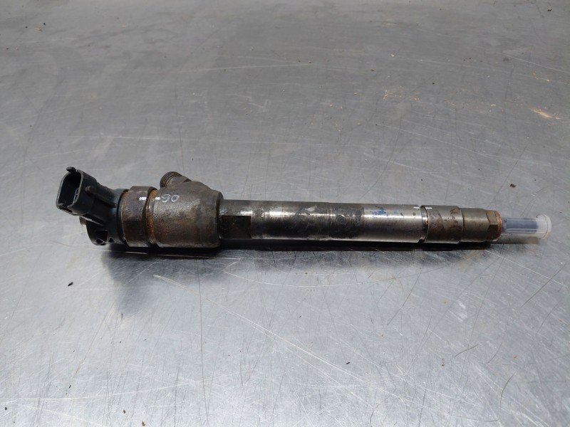 Recambio de inyector para peugeot 3008 gt line referencia OEM IAM 9828959880  