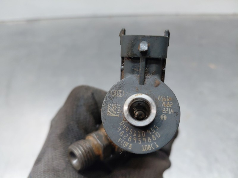 Recambio de inyector para peugeot 3008 gt line referencia OEM IAM 9828959880  