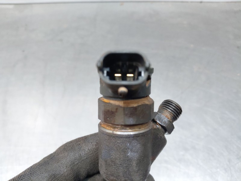 Recambio de inyector para peugeot 3008 gt line referencia OEM IAM 9828959880  