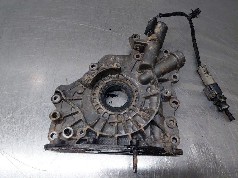 Recambio de bomba aceite para peugeot 3008 gt line referencia OEM IAM 9823740280  