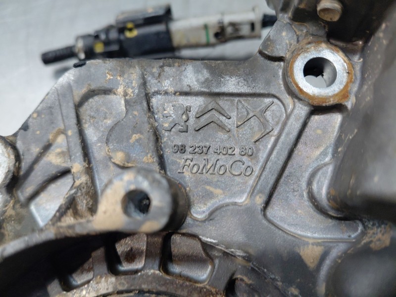 Recambio de bomba aceite para peugeot 3008 gt line referencia OEM IAM 9823740280  