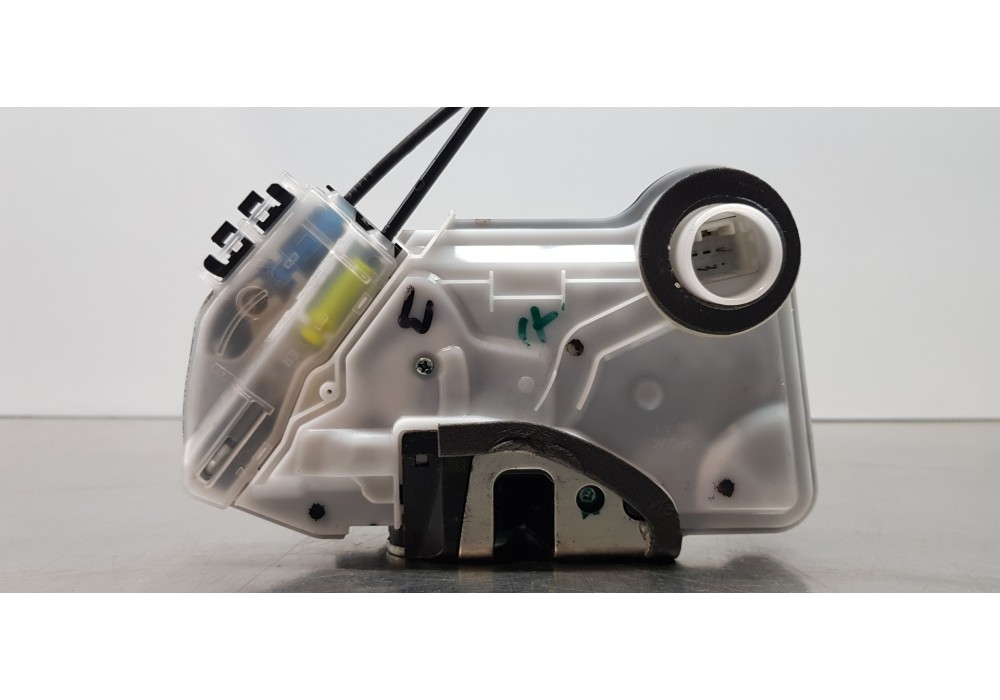 Recambio de cerradura puerta delantera derecha para toyota corolla touring sports (e21) hybrid advance referencia OEM IAM 690300