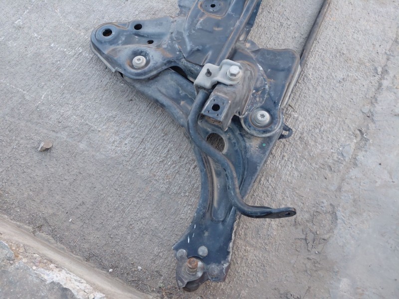 Recambio de puente delantero para peugeot 208 acces referencia OEM IAM 9808011780  