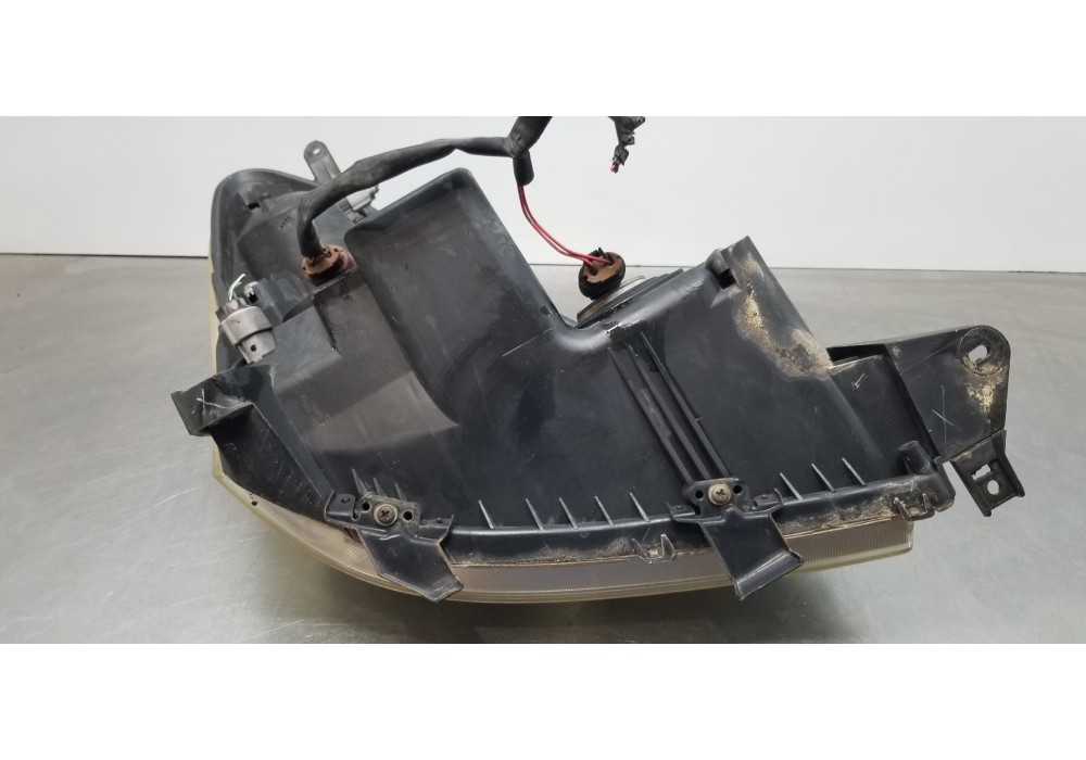 Recambio de faro izquierdo para toyota corolla verso (r1) 1.8 luna referencia OEM IAM 811700F010  