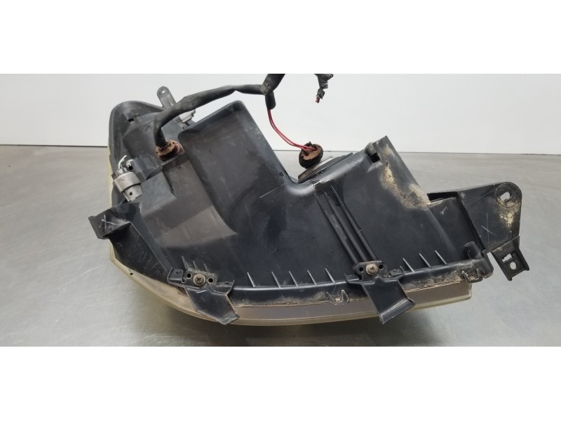 Recambio de faro izquierdo para toyota corolla verso (r1) 1.8 luna referencia OEM IAM 811700F010  