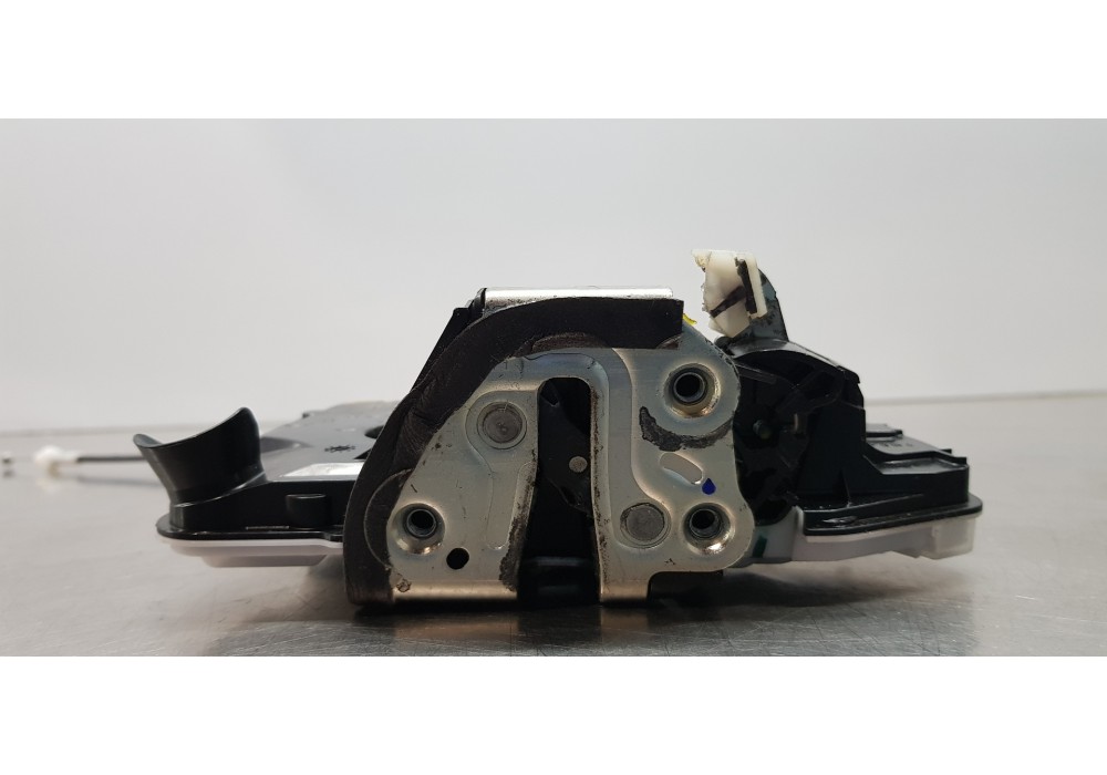 Recambio de cerradura puerta delantera derecha para toyota corolla touring sports (e21) hybrid advance referencia OEM IAM 690300