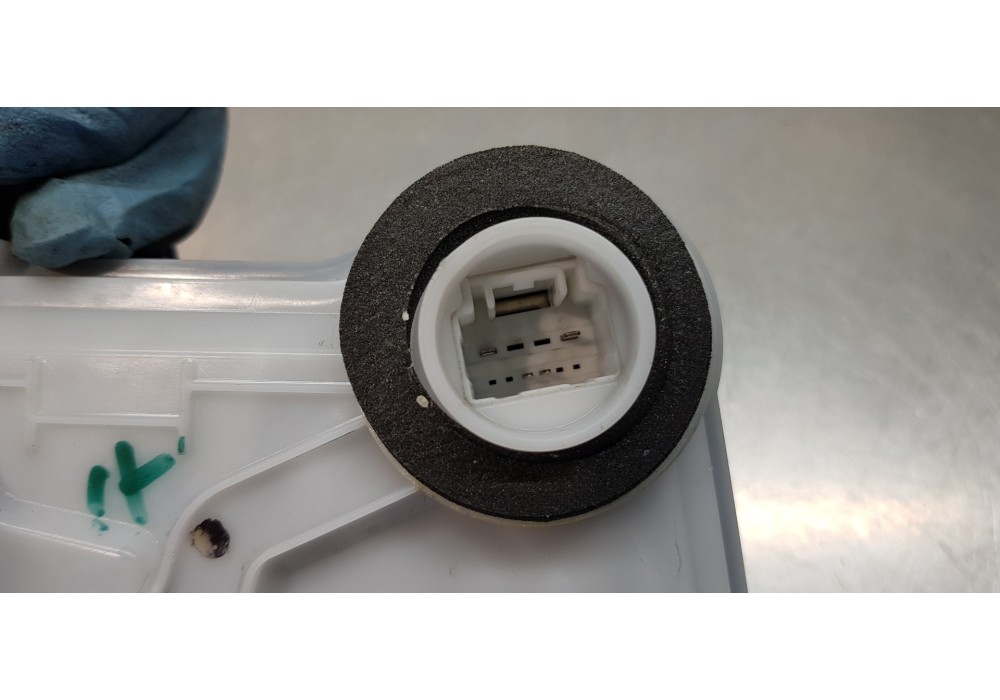 Recambio de cerradura puerta delantera derecha para toyota corolla touring sports (e21) hybrid advance referencia OEM IAM 690300