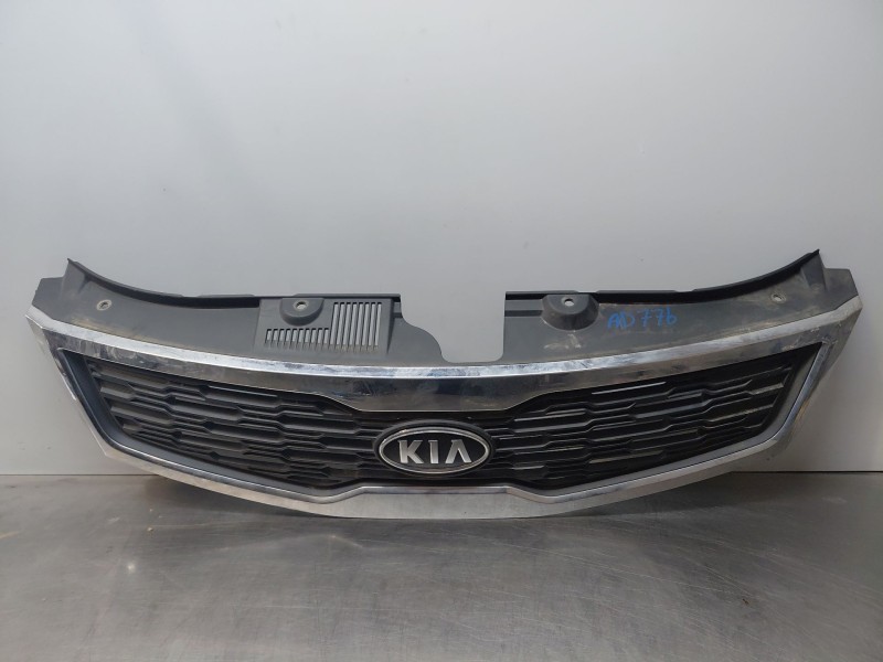 Recambio de rejilla delantera para kia cee´d sporty wagon active referencia OEM IAM 863501H500  