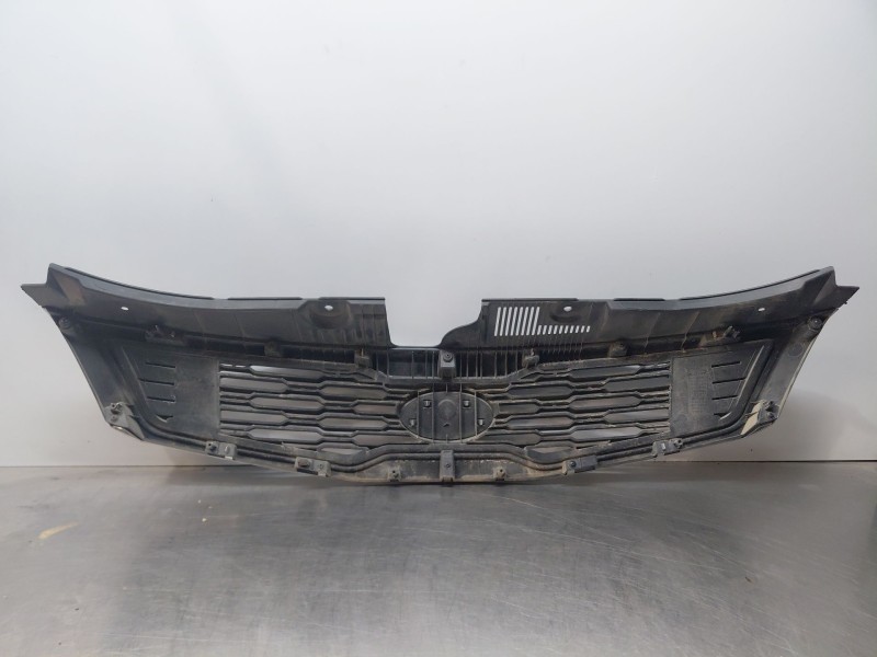 Recambio de rejilla delantera para kia cee´d sporty wagon active referencia OEM IAM 863501H500  