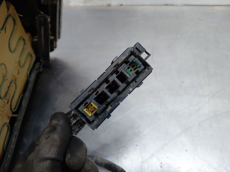 Recambio de asiento delantero izquierdo para opel tigra twin top cosmo referencia OEM IAM 9115322  