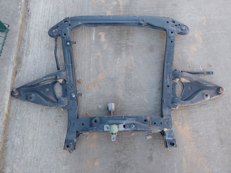 Recambio de puente delantero para dacia sandero essence referencia OEM IAM 544010031R 544031628R 