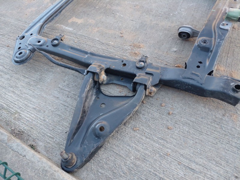 Recambio de puente delantero para dacia sandero essence referencia OEM IAM 544010031R 544031628R 