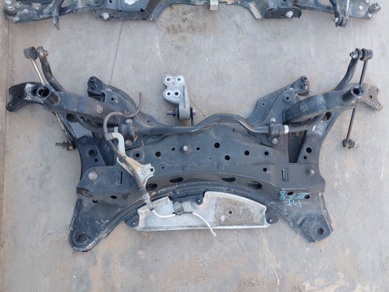 Recambio de puente delantero para toyota prius (zvw50) hybrid referencia OEM IAM 5120147071  