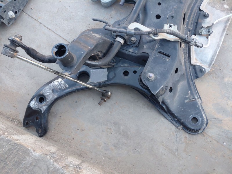 Recambio de puente delantero para toyota prius (zvw50) hybrid referencia OEM IAM 5120147071  