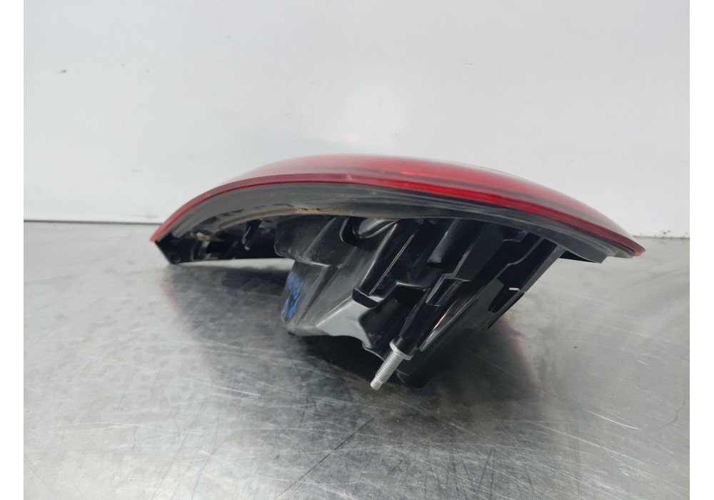 Recambio de piloto trasero derecho interior para mercedes-benz clase gla (w156) 200 d referencia OEM IAM A1569068800  