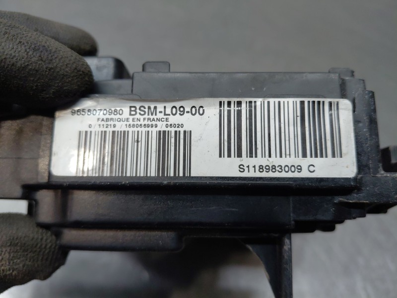 Recambio de caja reles / fusibles para peugeot 407 coupé (6c_) 2.7 hdi referencia OEM IAM 9658070980  