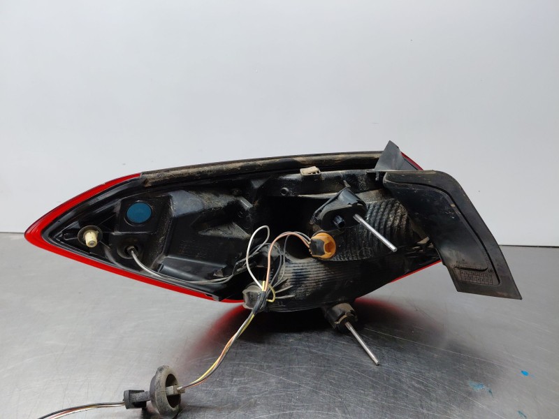 Recambio de piloto trasero derecho para ford focus active referencia OEM IAM 2673311  