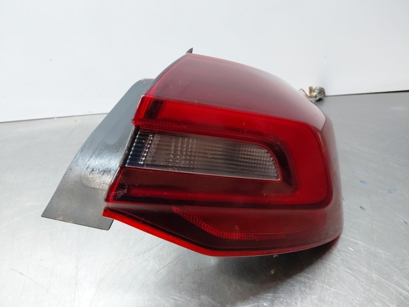 Recambio de piloto trasero derecho para ford focus active referencia OEM IAM 2673311  