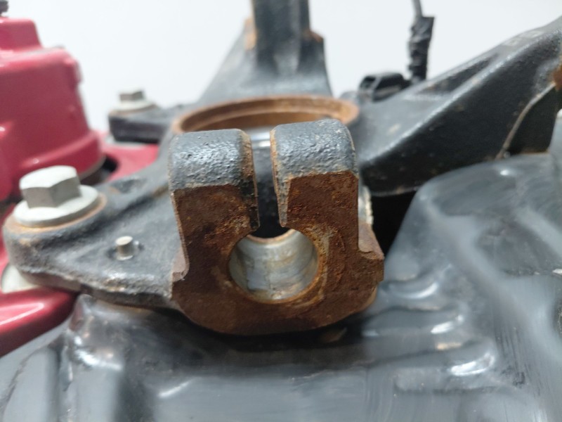 Recambio de mangueta delantera derecha para ford focus active referencia OEM IAM 2194085  