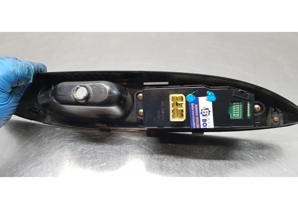 Recambio de mando elevalunas delantero izquierdo para hyundai h 1 h 1 furg.caja cerr.c. puerta referencia OEM IAM 935704A000  