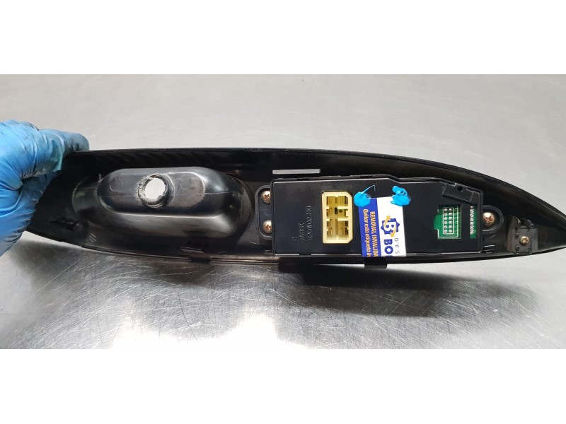 Recambio de mando elevalunas delantero izquierdo para hyundai h 1 h 1 furg.caja cerr.c. puerta referencia OEM IAM 935704A000  