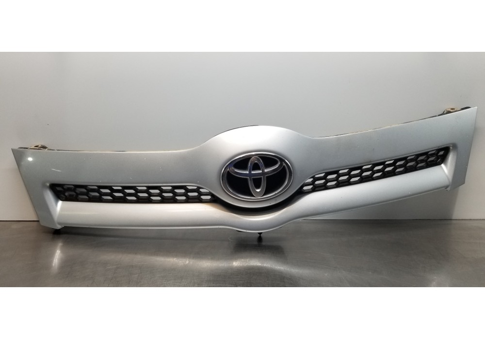Recambio de rejilla delantera para toyota corolla verso (r1) 1.8 luna referencia OEM IAM 531110F020  