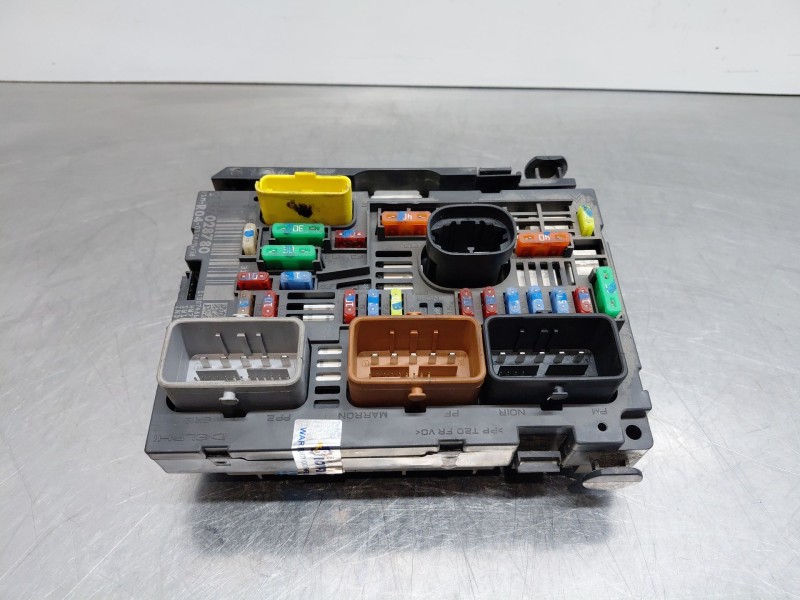 Recambio de caja reles / fusibles para peugeot partner kasten active referencia OEM IAM 9807028780  