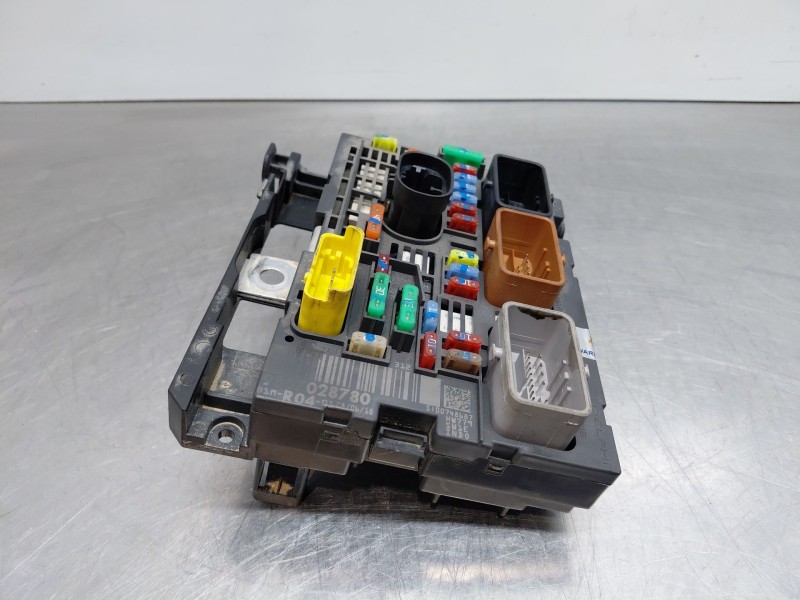 Recambio de caja reles / fusibles para peugeot partner kasten active referencia OEM IAM 9807028780  