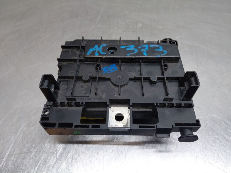 Recambio de caja reles / fusibles para peugeot partner kasten active referencia OEM IAM 9807028780  