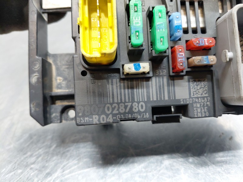 Recambio de caja reles / fusibles para peugeot partner kasten active referencia OEM IAM 9807028780  