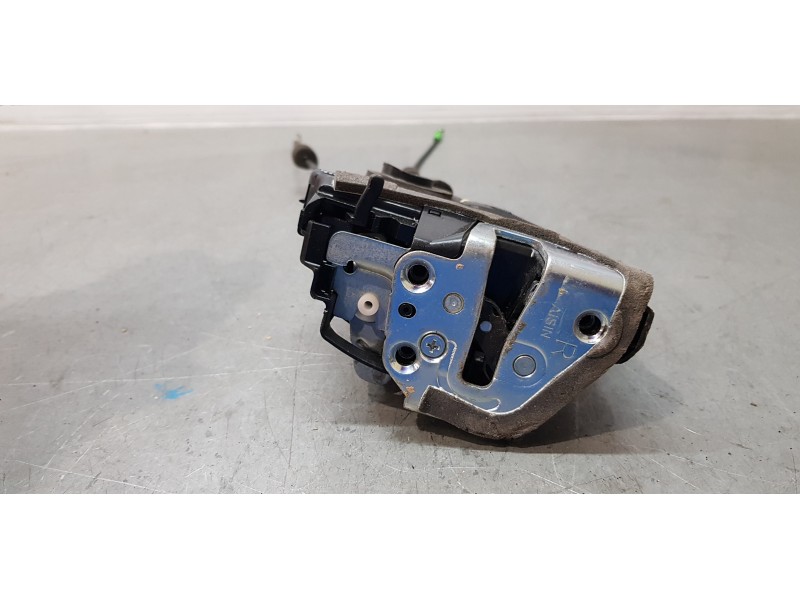 Recambio de cerradura puerta trasera derecha para toyota rav 4 (a3) sol referencia OEM IAM 6905042020  