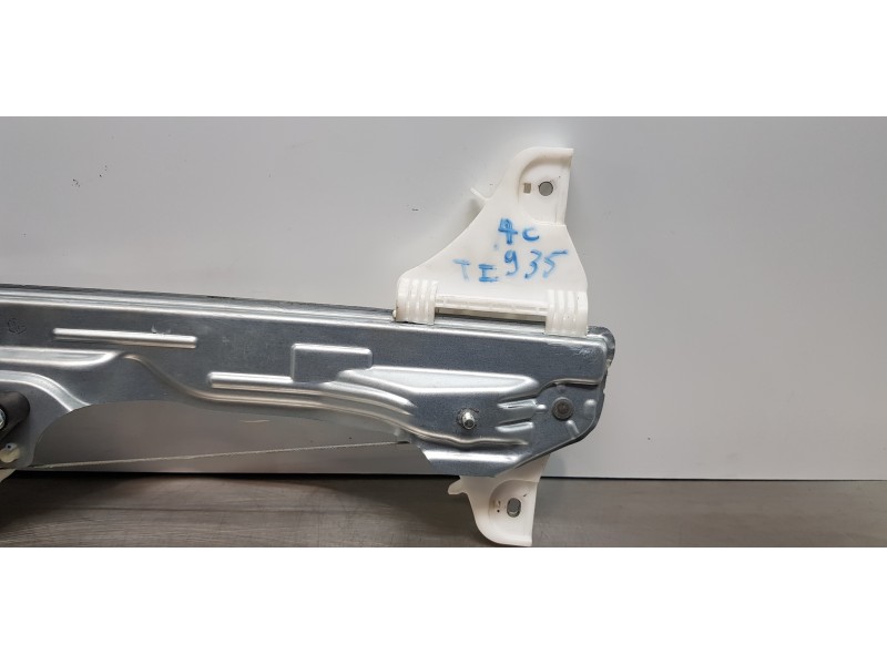 Recambio de elevalunas trasero izquierdo para hyundai kona klass 2wd referencia OEM IAM 83403J9000 82460J9000 