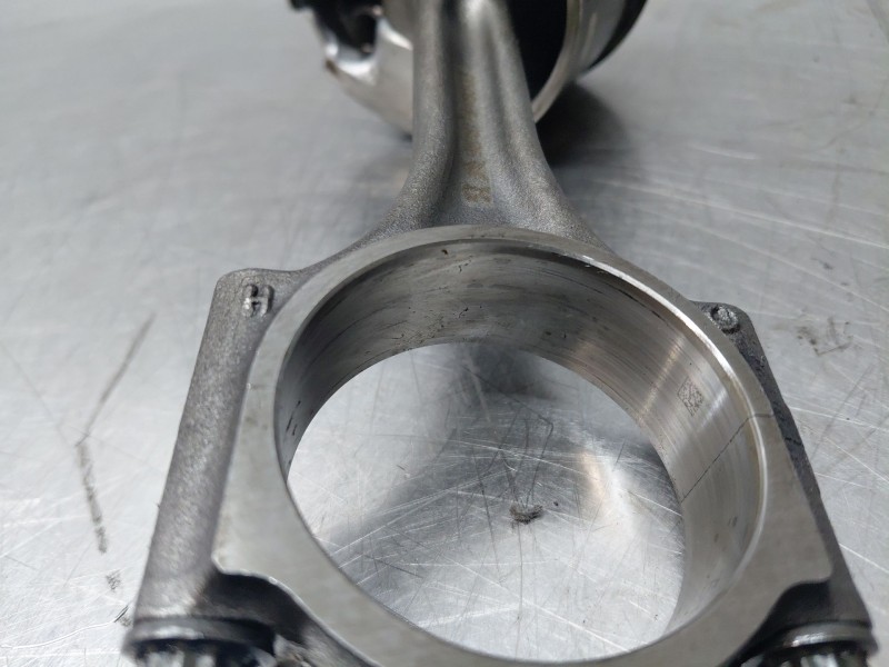 Recambio de biela para peugeot 3008 gt line referencia OEM IAM 1629031680  