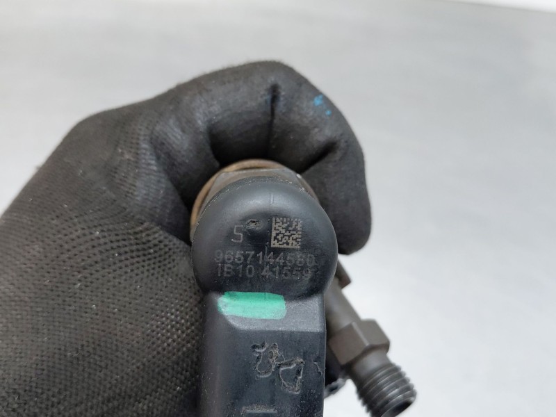 Recambio de inyector para ford mondeo ber. (ca2) trend referencia OEM IAM 9657144580  