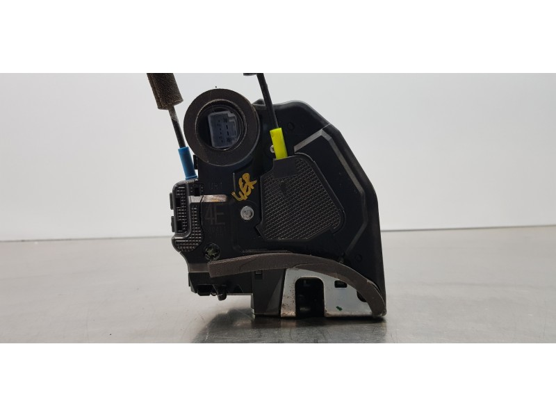 Recambio de cerradura puerta trasera derecha para toyota corolla touring sports (e21) hybrid advance referencia OEM IAM 69050025