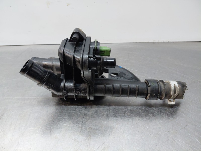Recambio de termostato para peugeot 208 bluehdi referencia OEM IAM 9850364680  