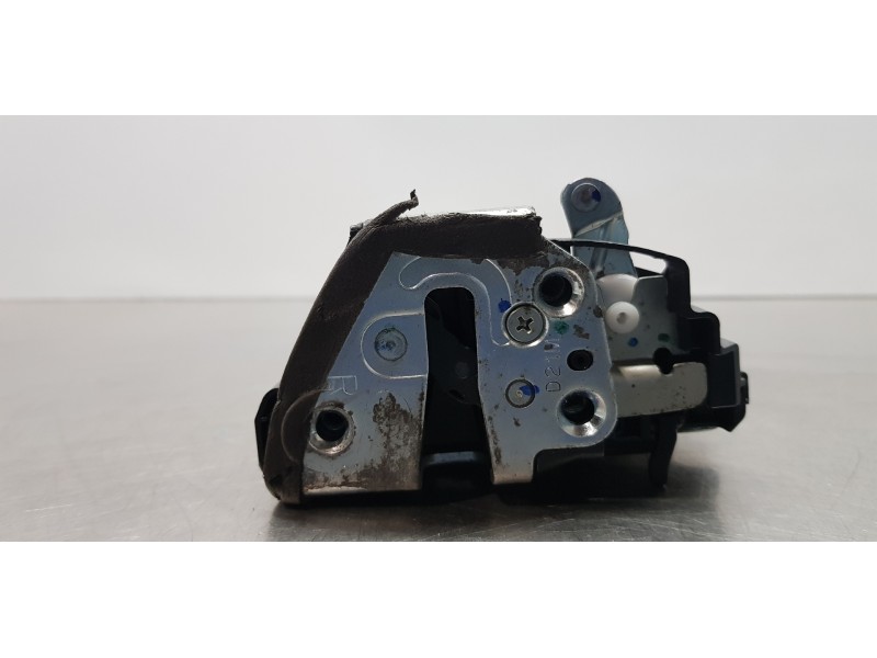 Recambio de cerradura puerta trasera derecha para toyota corolla touring sports (e21) hybrid advance referencia OEM IAM 69050025