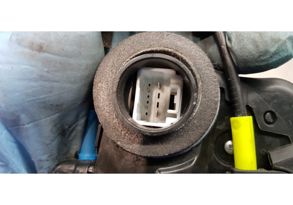 Recambio de cerradura puerta trasera derecha para toyota corolla touring sports (e21) hybrid advance referencia OEM IAM 69050025