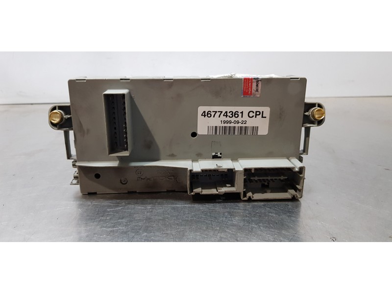 Recambio de caja reles / fusibles para fiat punto berlina (188) 1.2 16v sporting referencia OEM IAM 46774358   Recambio de caja reles / fusibles para fiat punto berlina (188) 1.2 16v sporting referencia OEM IAM 46774358