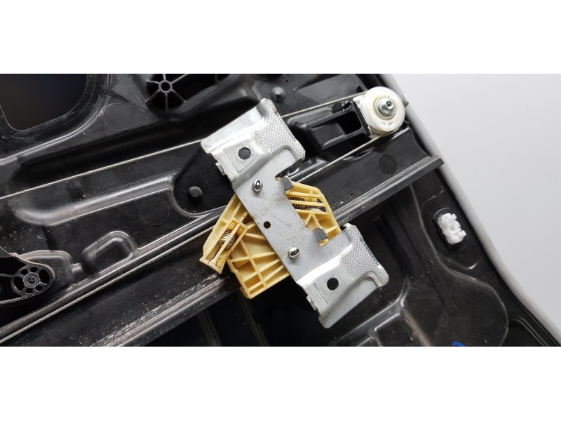 Recambio de elevalunas trasero izquierdo para jeep renegade limited 4x2 referencia OEM IAM 52152583  