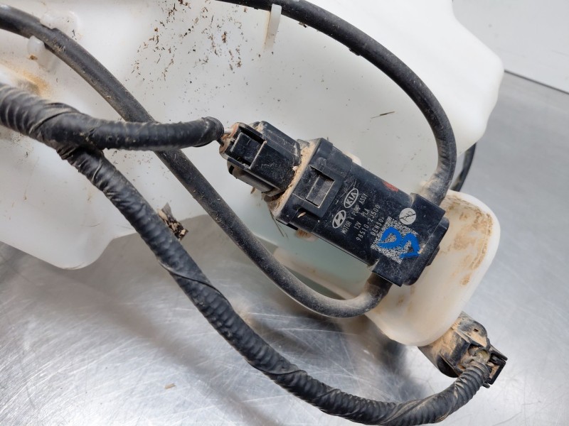 Recambio de deposito limpia para hyundai kona hybrid referencia OEM IAM 98610J9000  