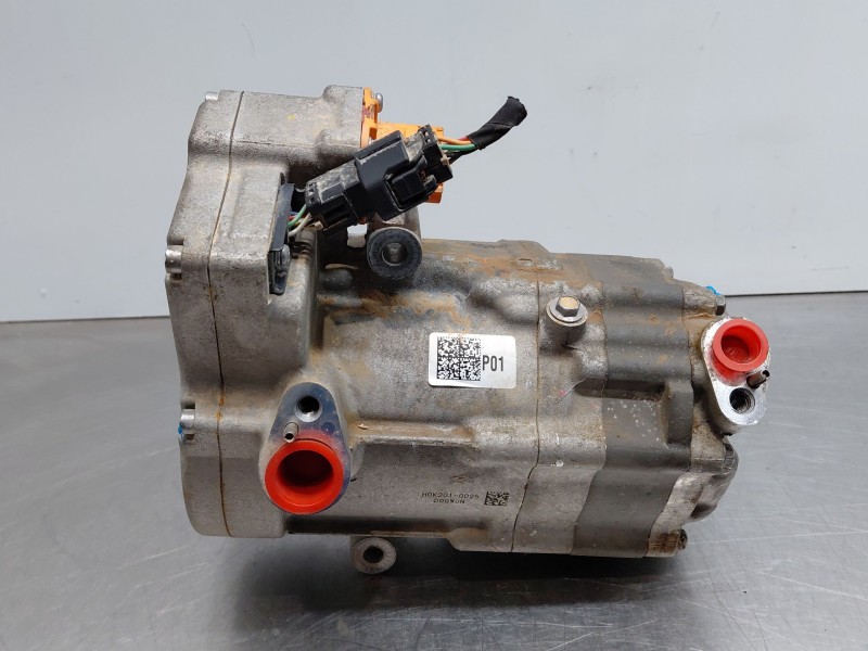 Recambio de compresor aire acondicionado para hyundai kona hybrid referencia OEM IAM 97701CM000  