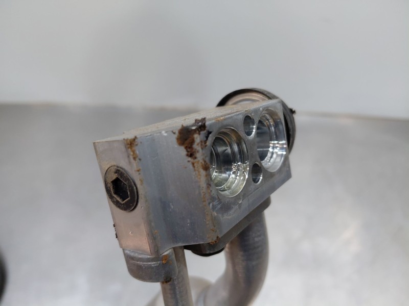 Recambio de tubos aire acondicionado para hyundai kona hybrid referencia OEM IAM 97775CM000  