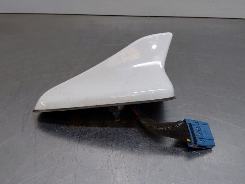 Recambio de antena para hyundai kona hybrid referencia OEM IAM 96210K4300SAW  